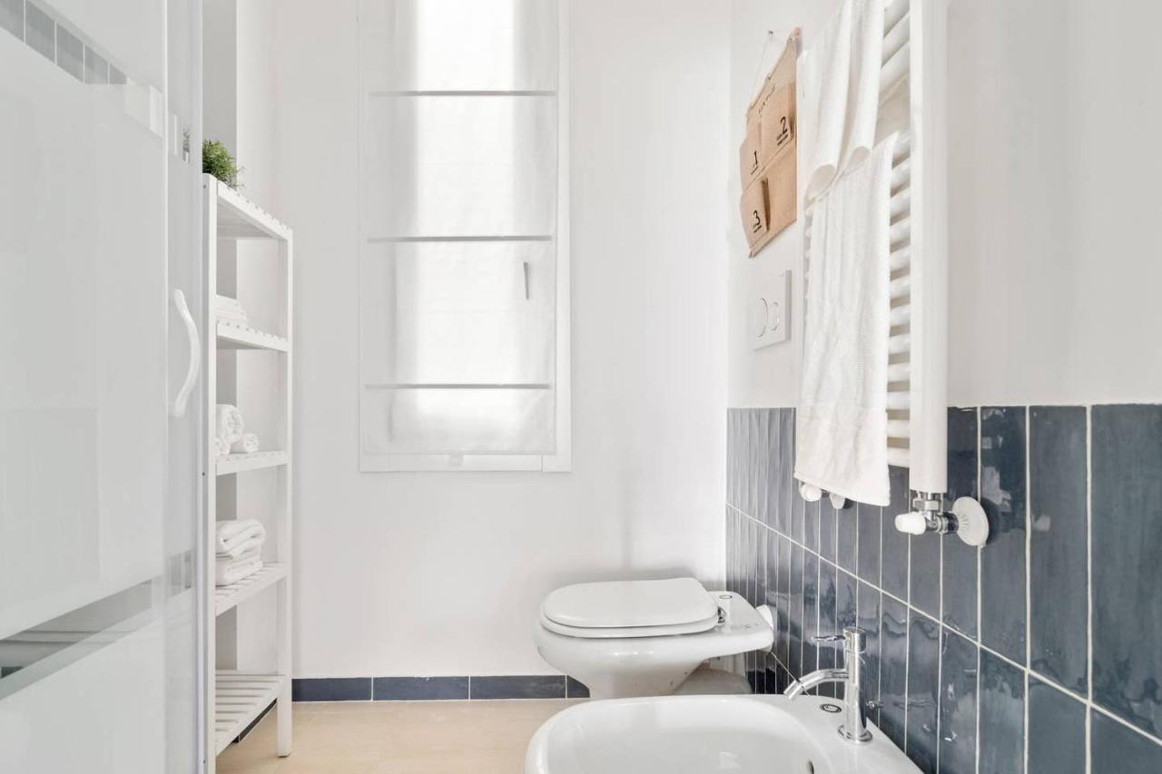 Golden Navy Design In Porta Venezia Apartment