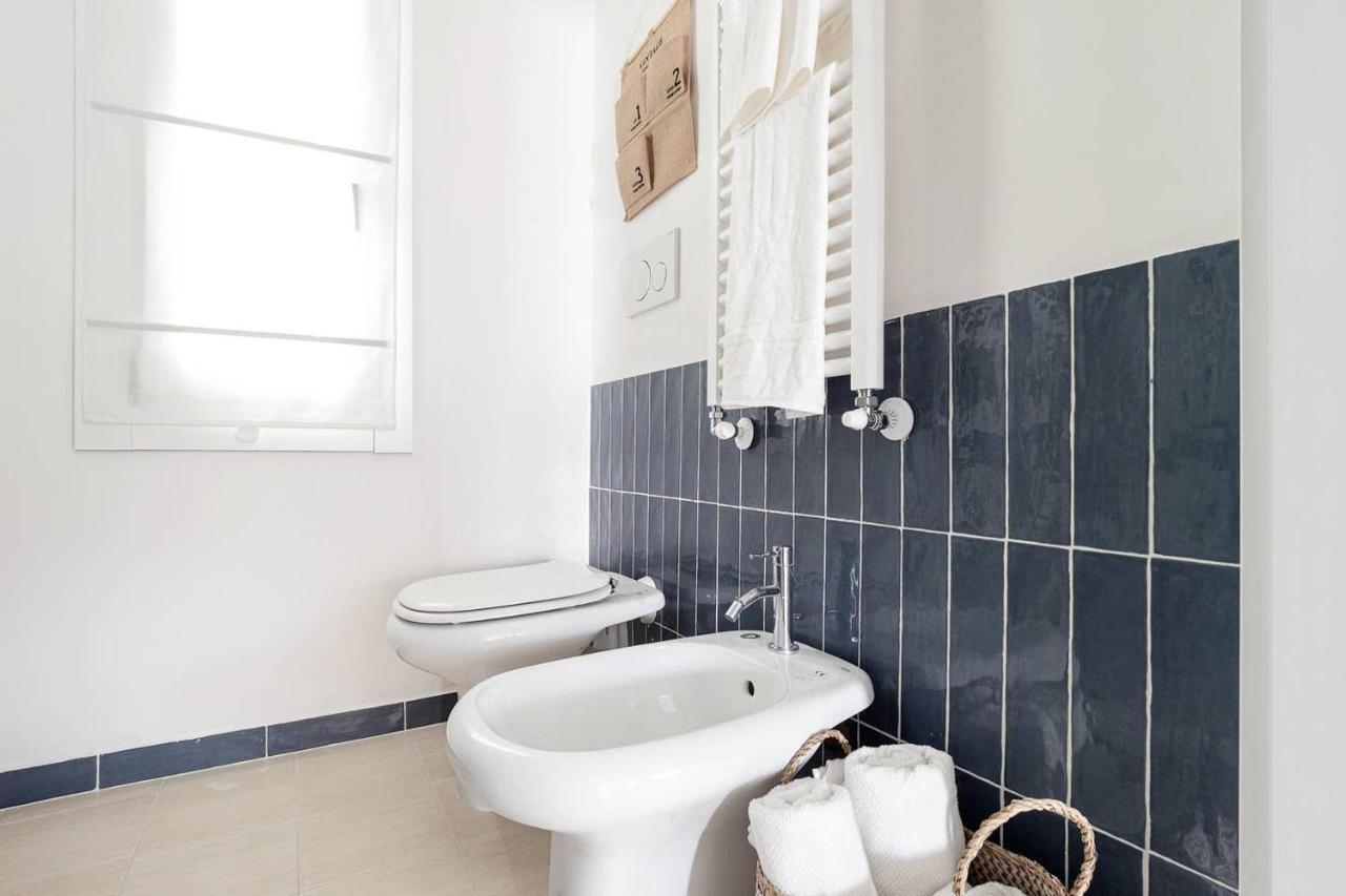 Golden Navy Design In Porta Venezia Apartment Mailand