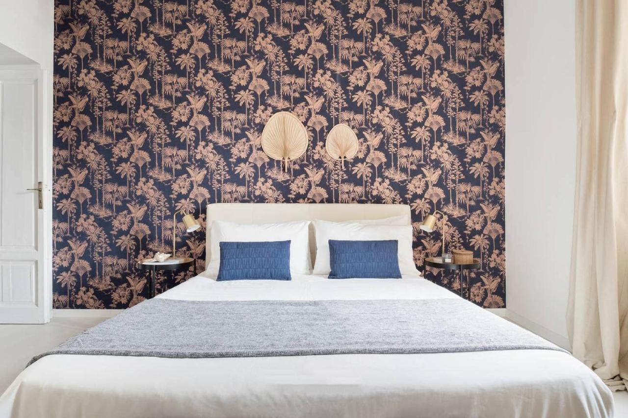 Golden Navy Design In Porta Venezia Apartment Mailand