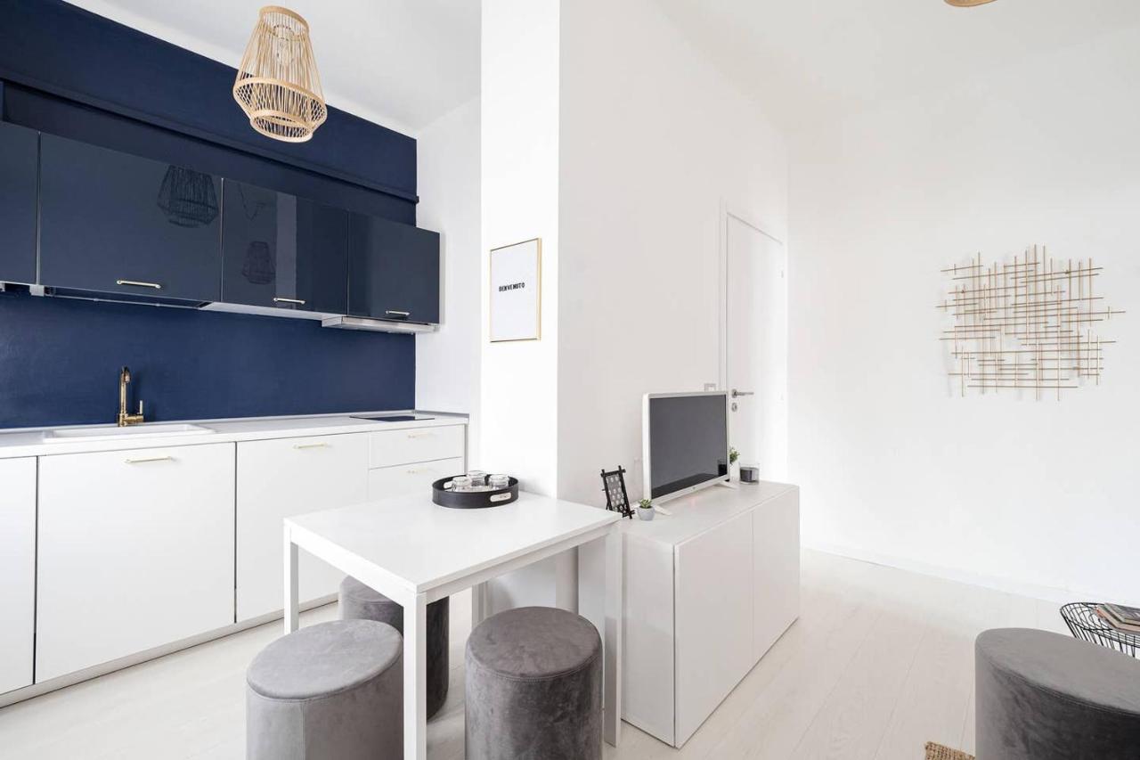 Golden Navy Design In Porta Venezia Mailand