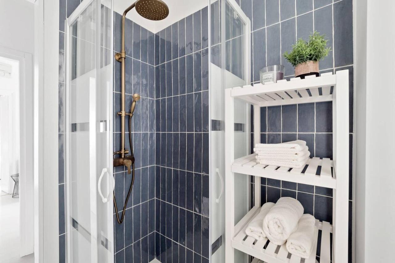 Golden Navy Design In Porta Venezia * Mailand