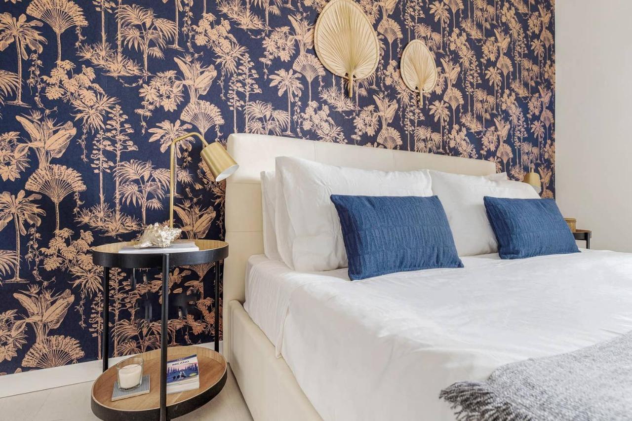 Golden Navy Design In Porta Venezia Apartment Mailand